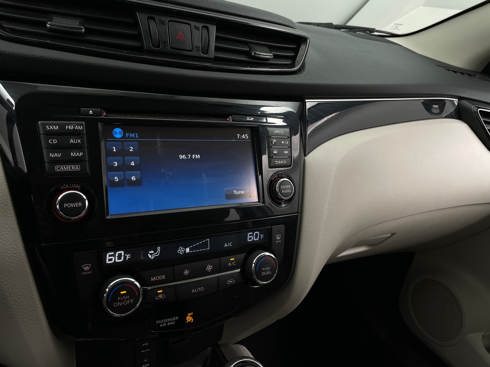 Thumbnail: 2018 Nissan Rogue Sport - 3