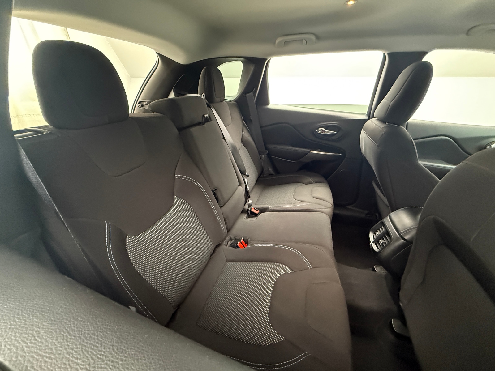 Thumbnail: 2021 Jeep Cherokee - 6