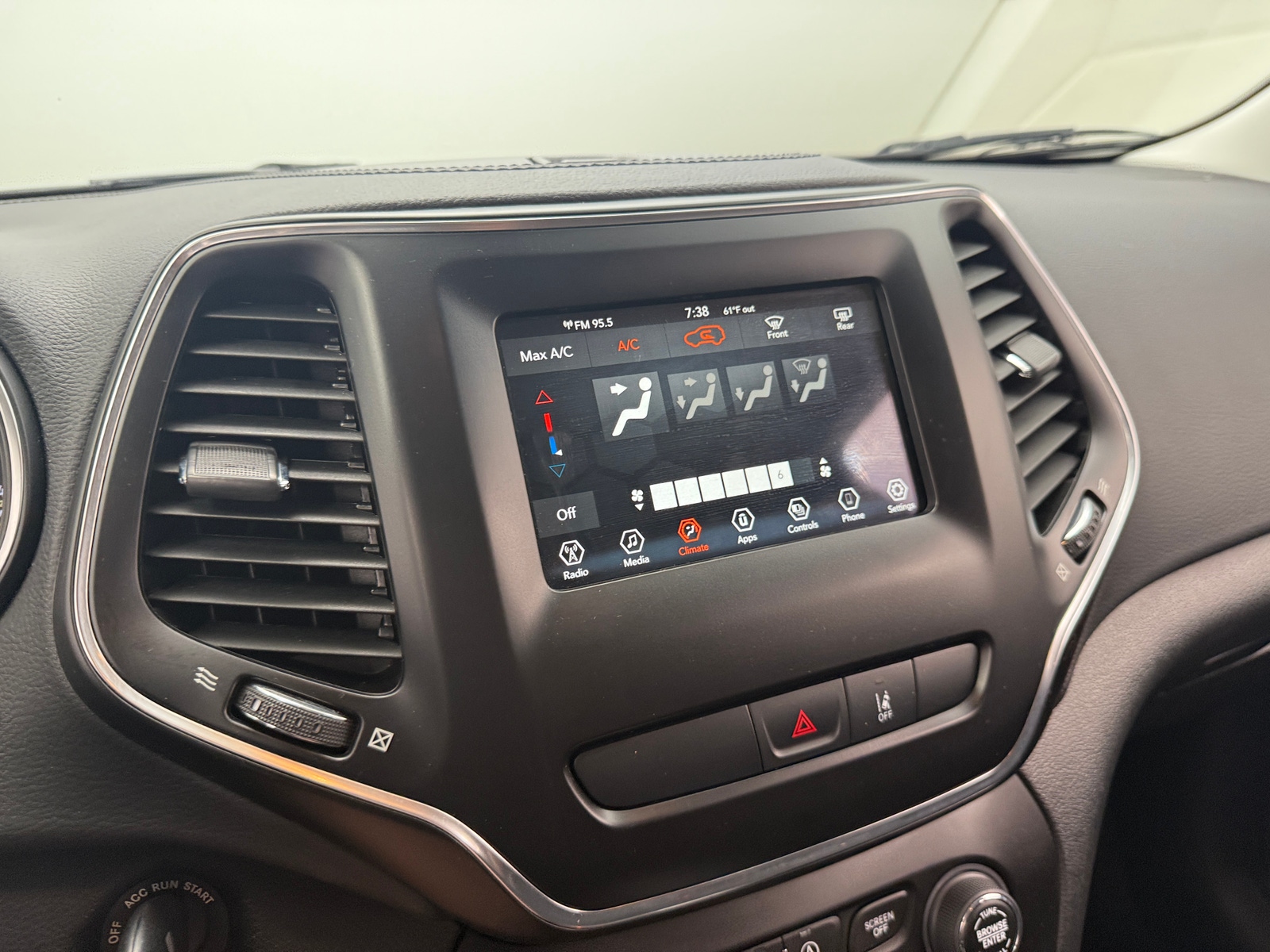 Thumbnail: 2021 Jeep Cherokee - 4