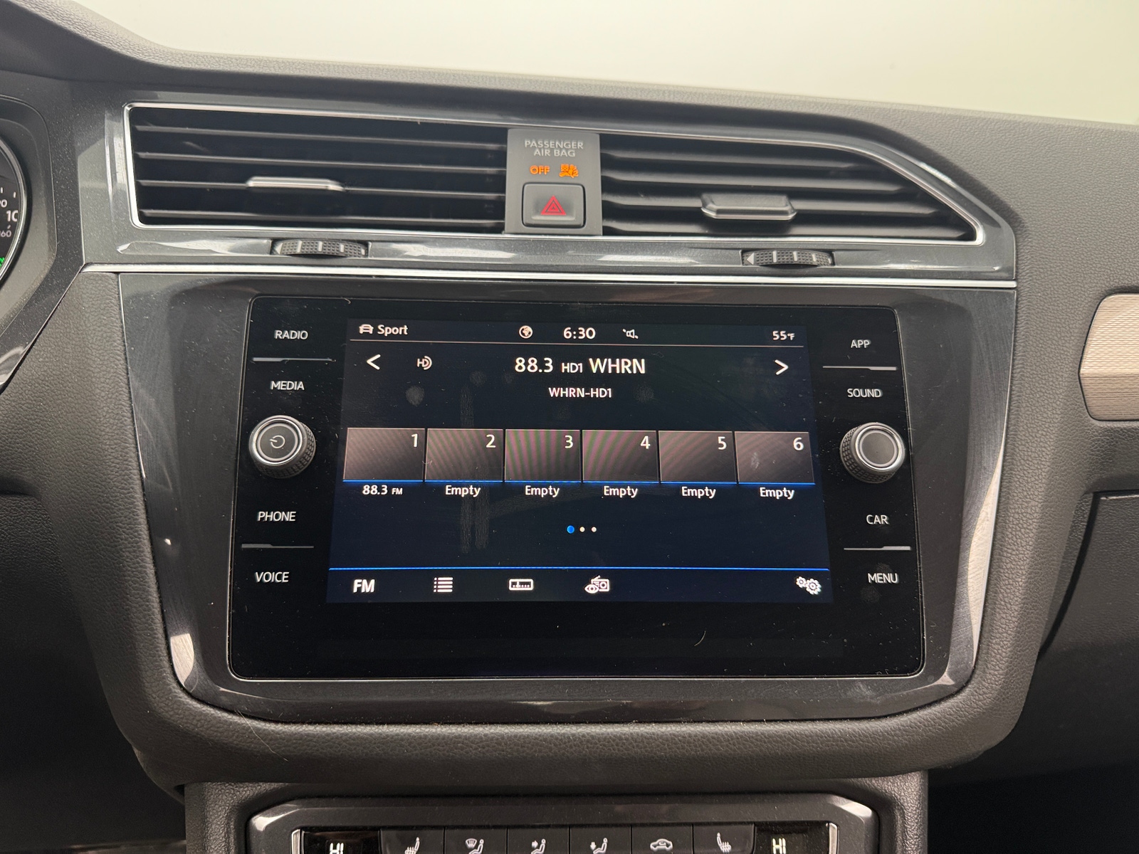 Thumbnail: 2020 Volkswagen Tiguan - 3