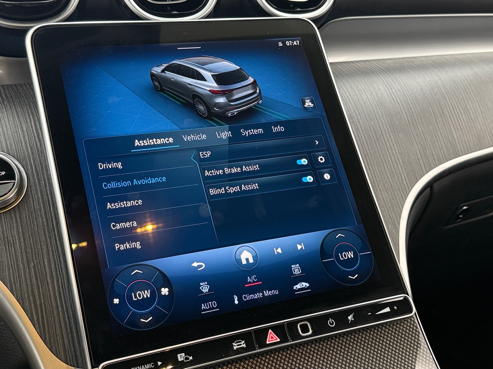 Thumbnail: 2024 Mercedes-Benz GLC - 3