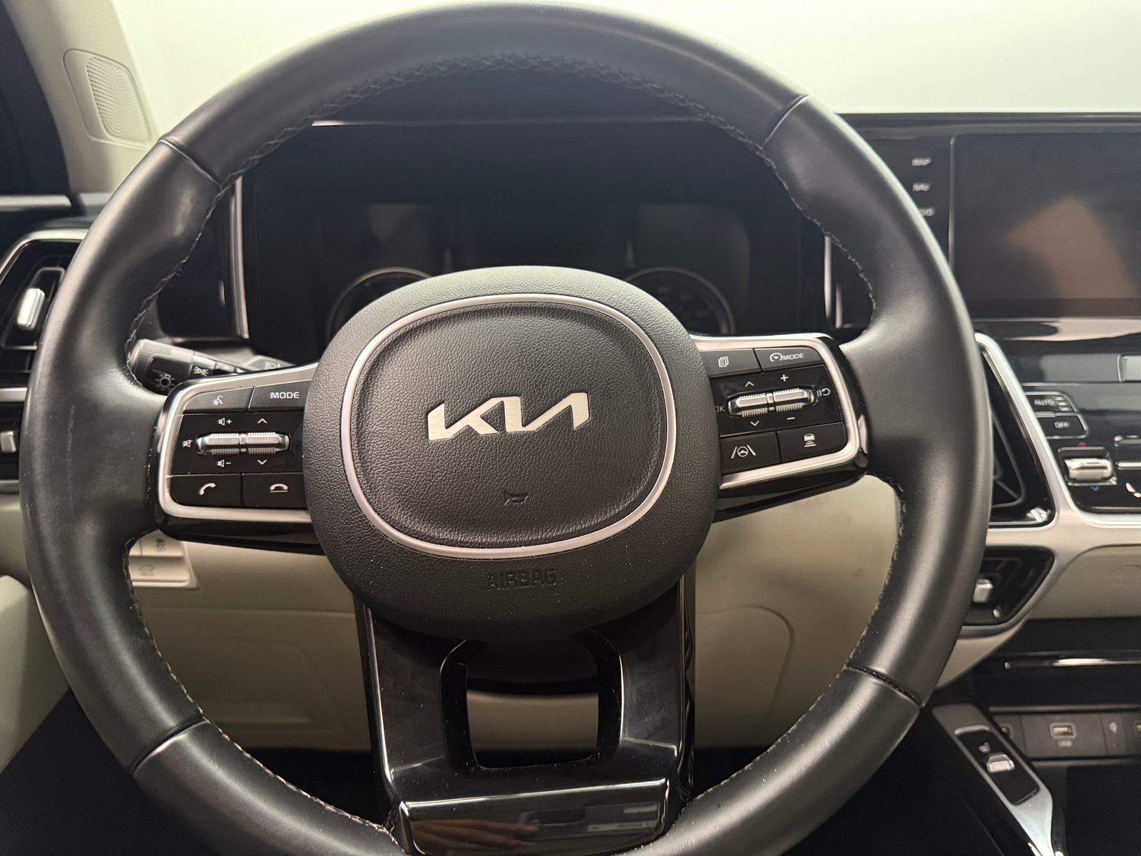 Thumbnail: 2022 Kia Sorento - 4