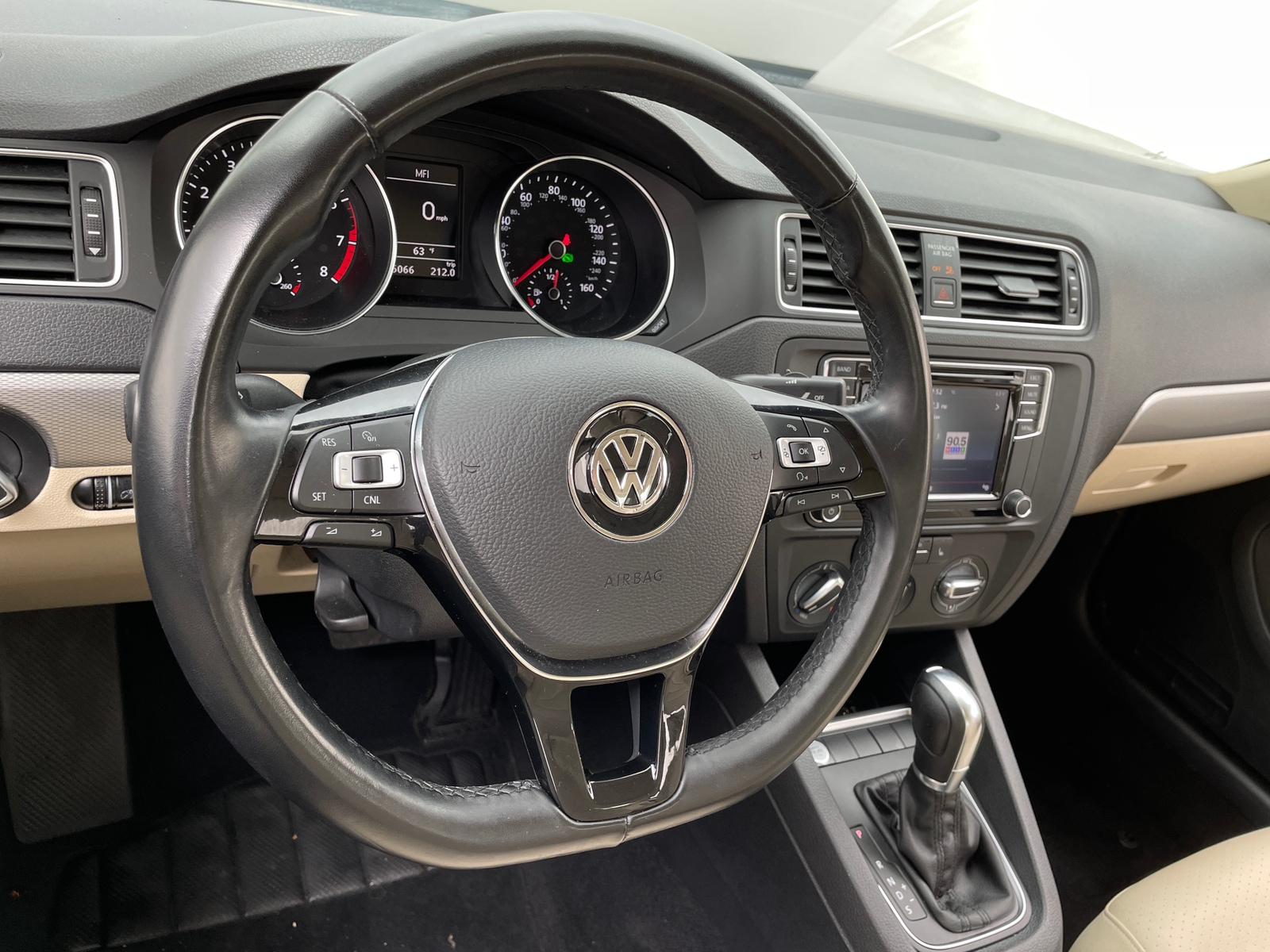 Thumbnail: 2017 Volkswagen Jetta - 4