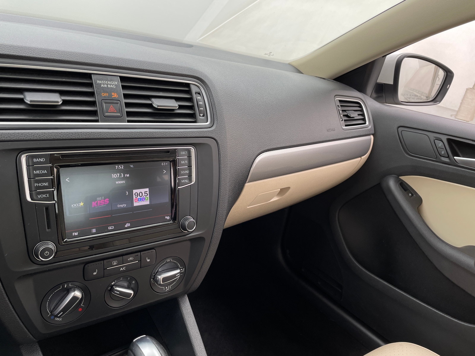 Thumbnail: 2017 Volkswagen Jetta - 3