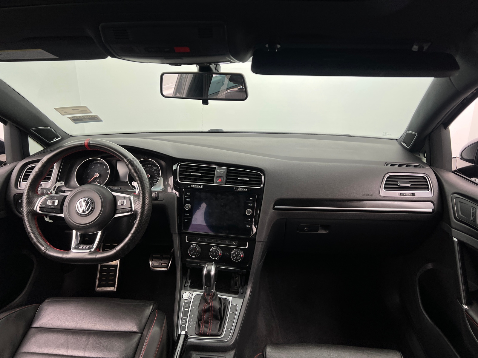 Thumbnail: 2016 Volkswagen Golf - 3