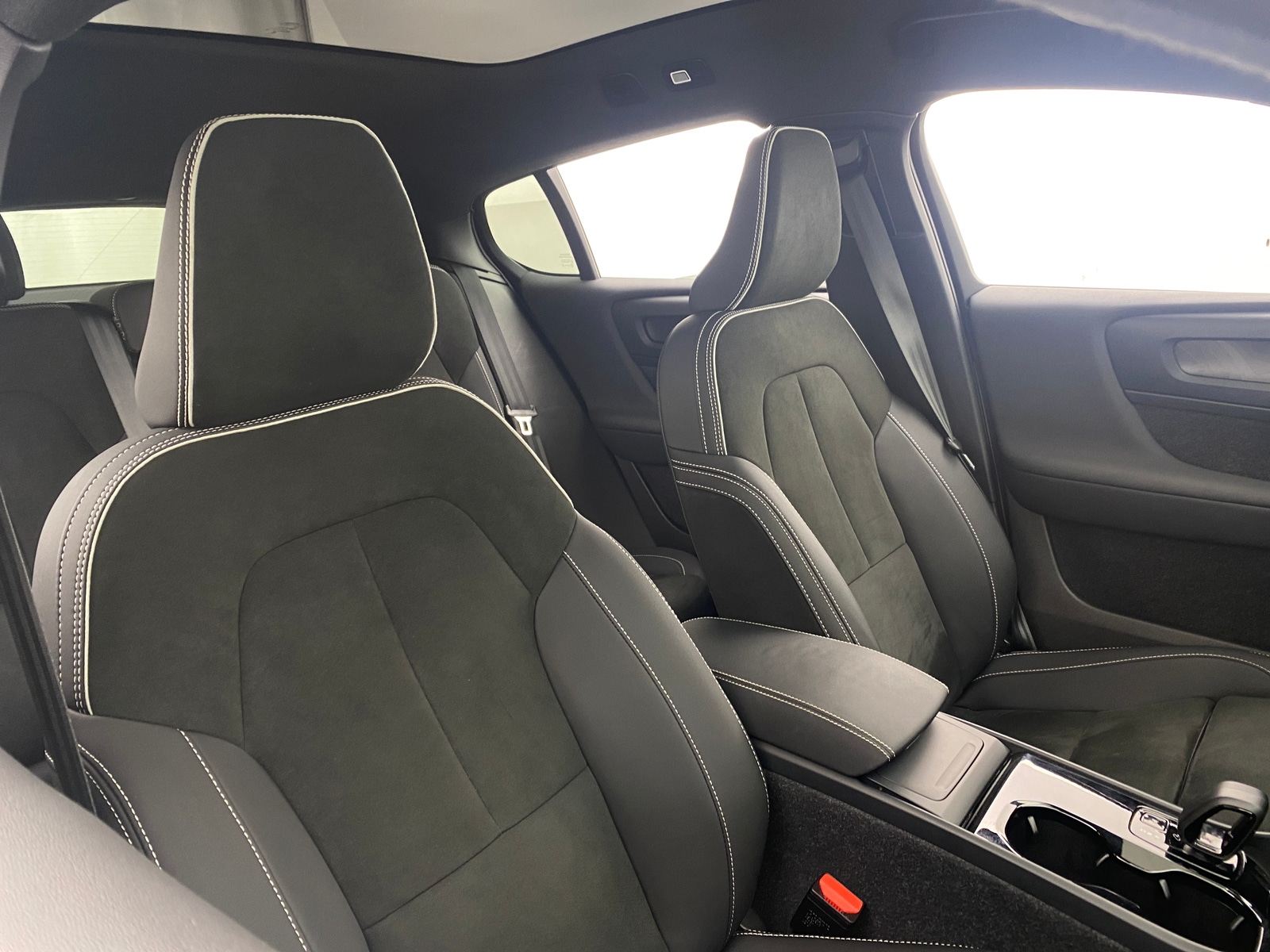 Thumbnail: 2023 Volvo C40 - 2