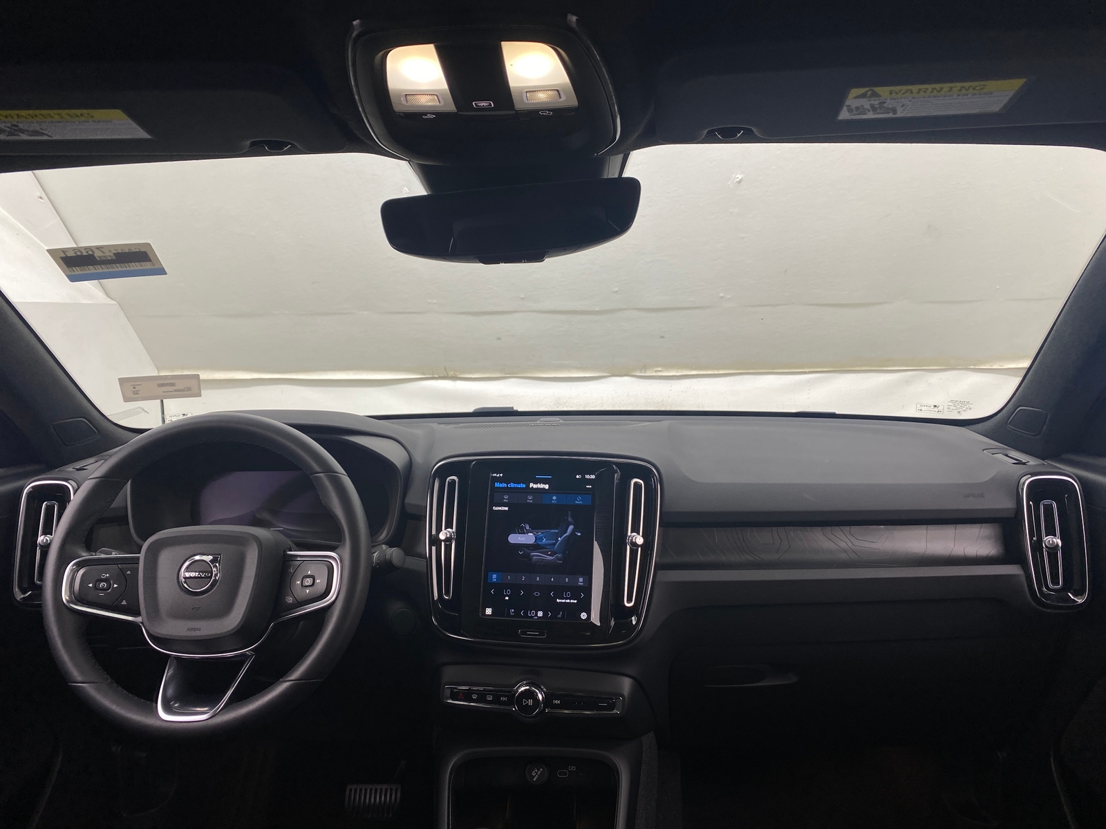 Thumbnail: 2023 Volvo C40 - 3