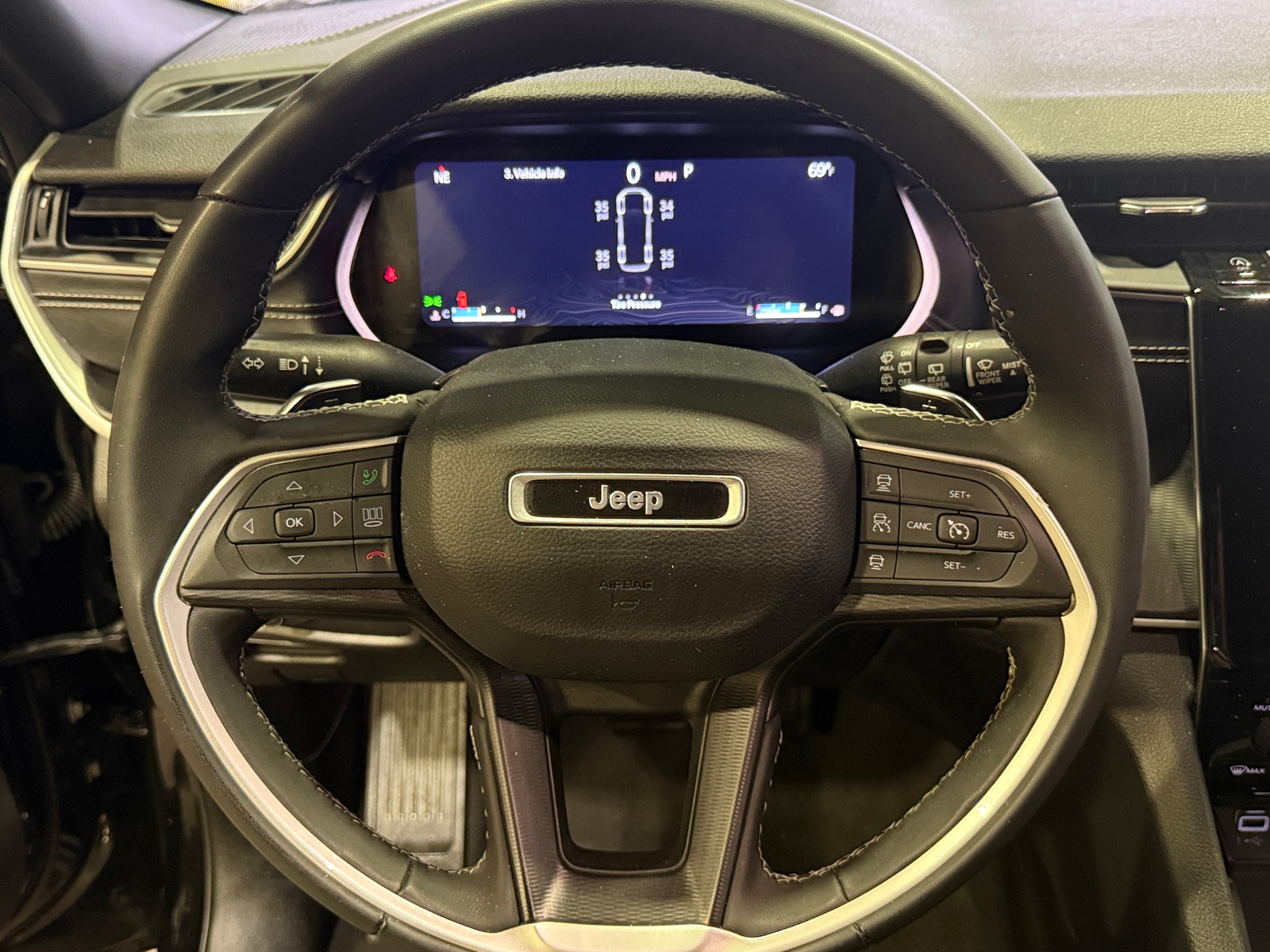 Thumbnail: 2024 Jeep Grand Cherokee L - 4