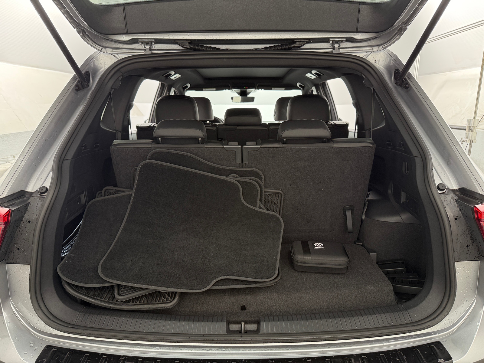 Thumbnail: 2023 Volkswagen Tiguan - 6