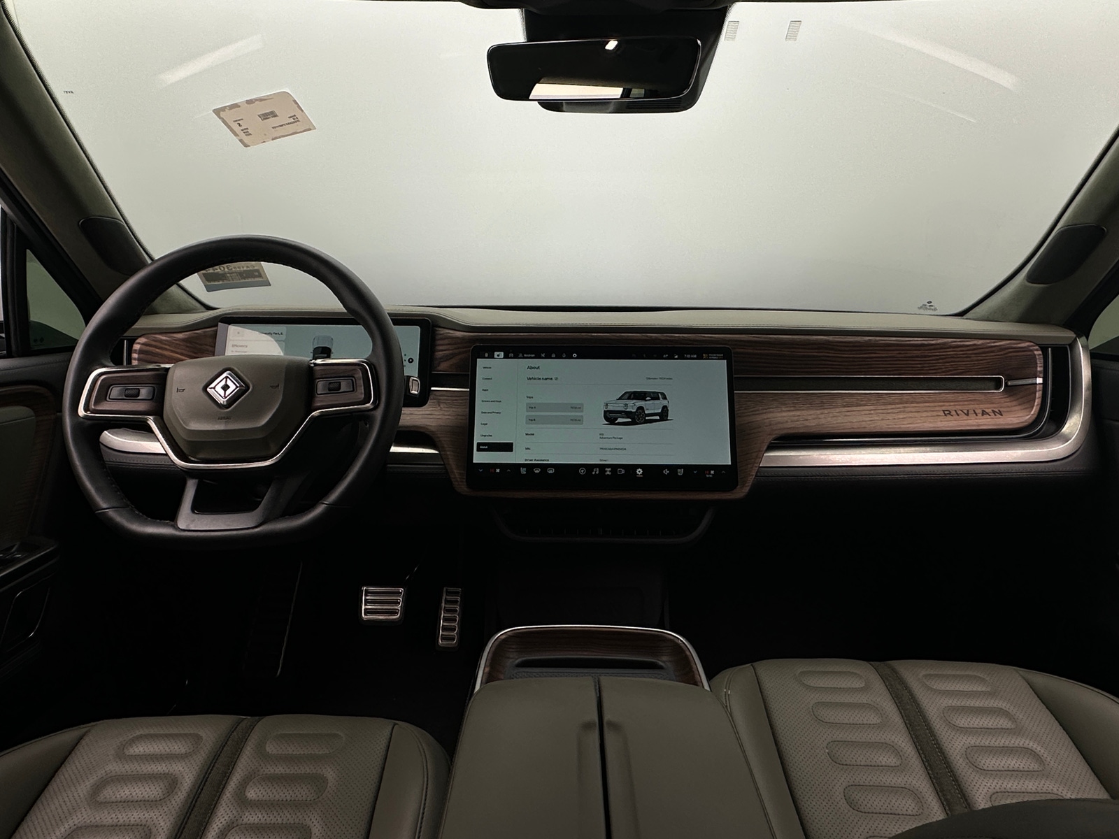 Thumbnail: 2023 Rivian R1S - 2