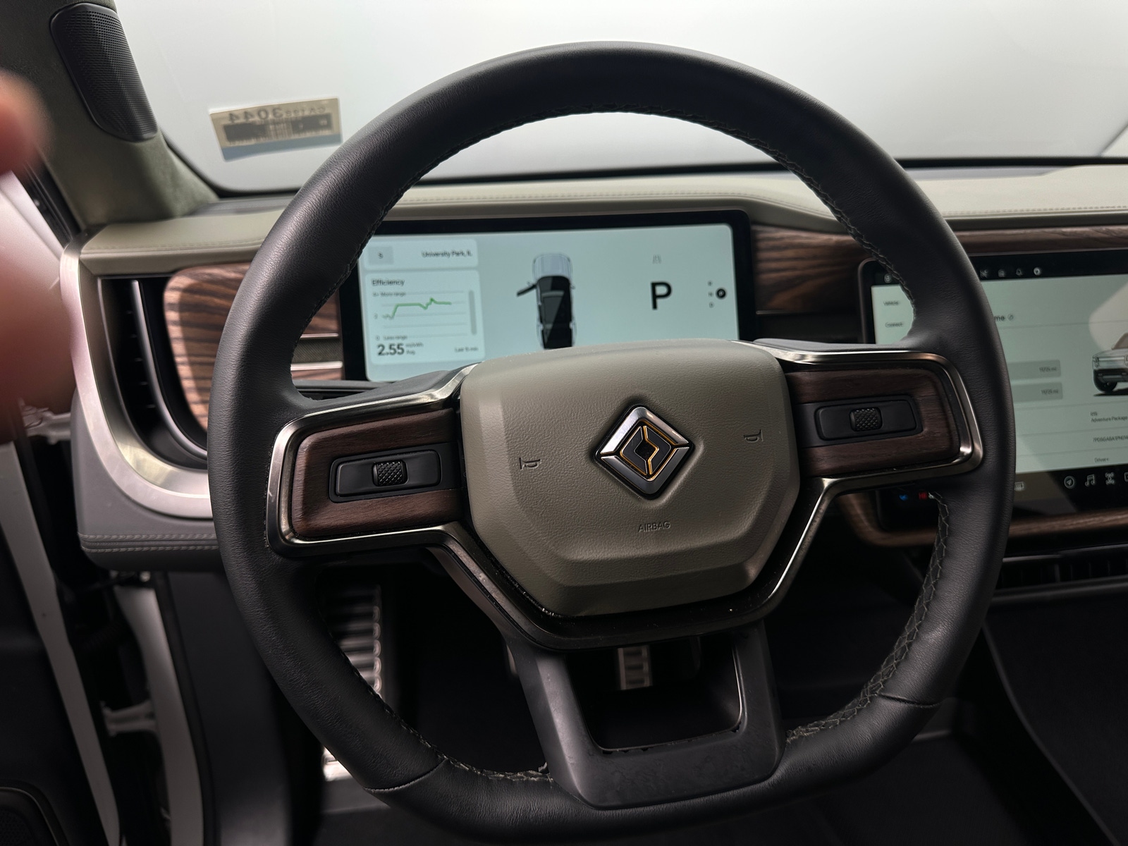 Thumbnail: 2023 Rivian R1S - 4