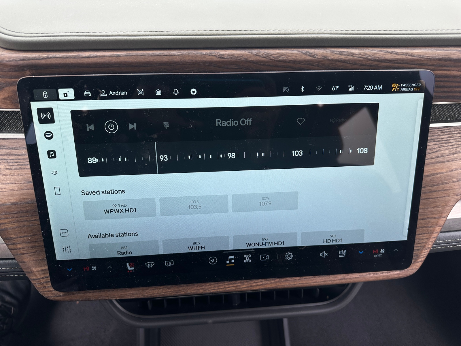 Thumbnail: 2023 Rivian R1S - 3