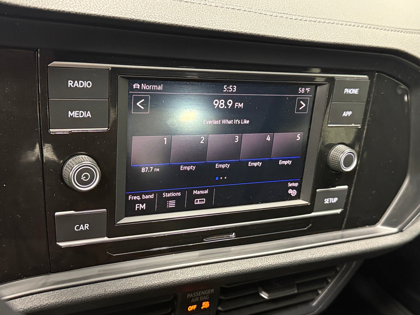Thumbnail: 2019 Volkswagen Jetta - 4