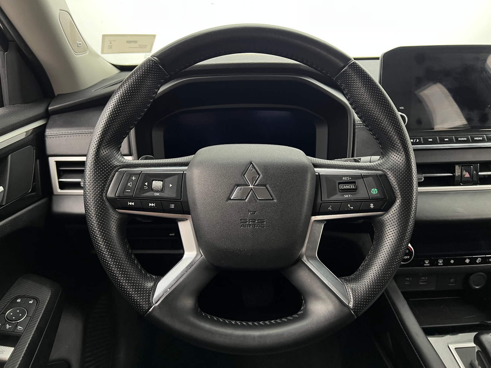 Thumbnail: 2024 Mitsubishi Outlander - 4