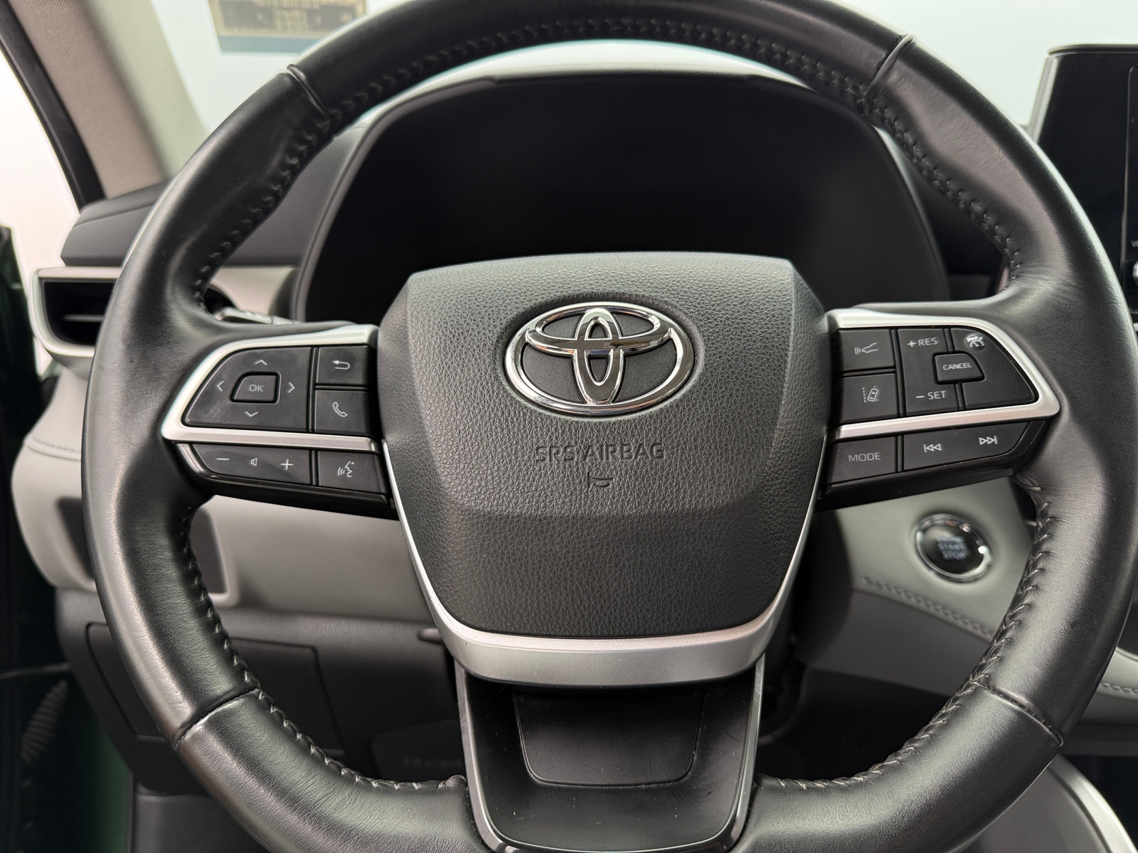 Thumbnail: 2023 Toyota Highlander - 5
