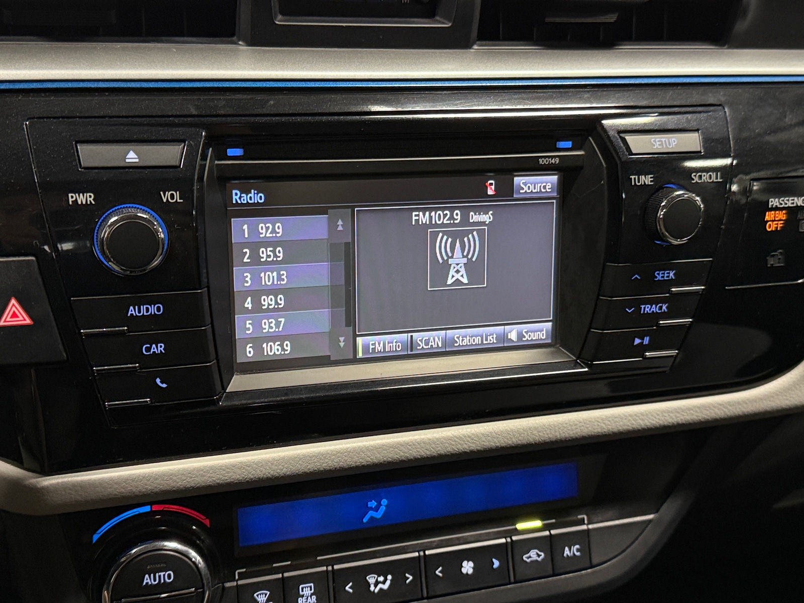 Thumbnail: 2015 Toyota Corolla - 4
