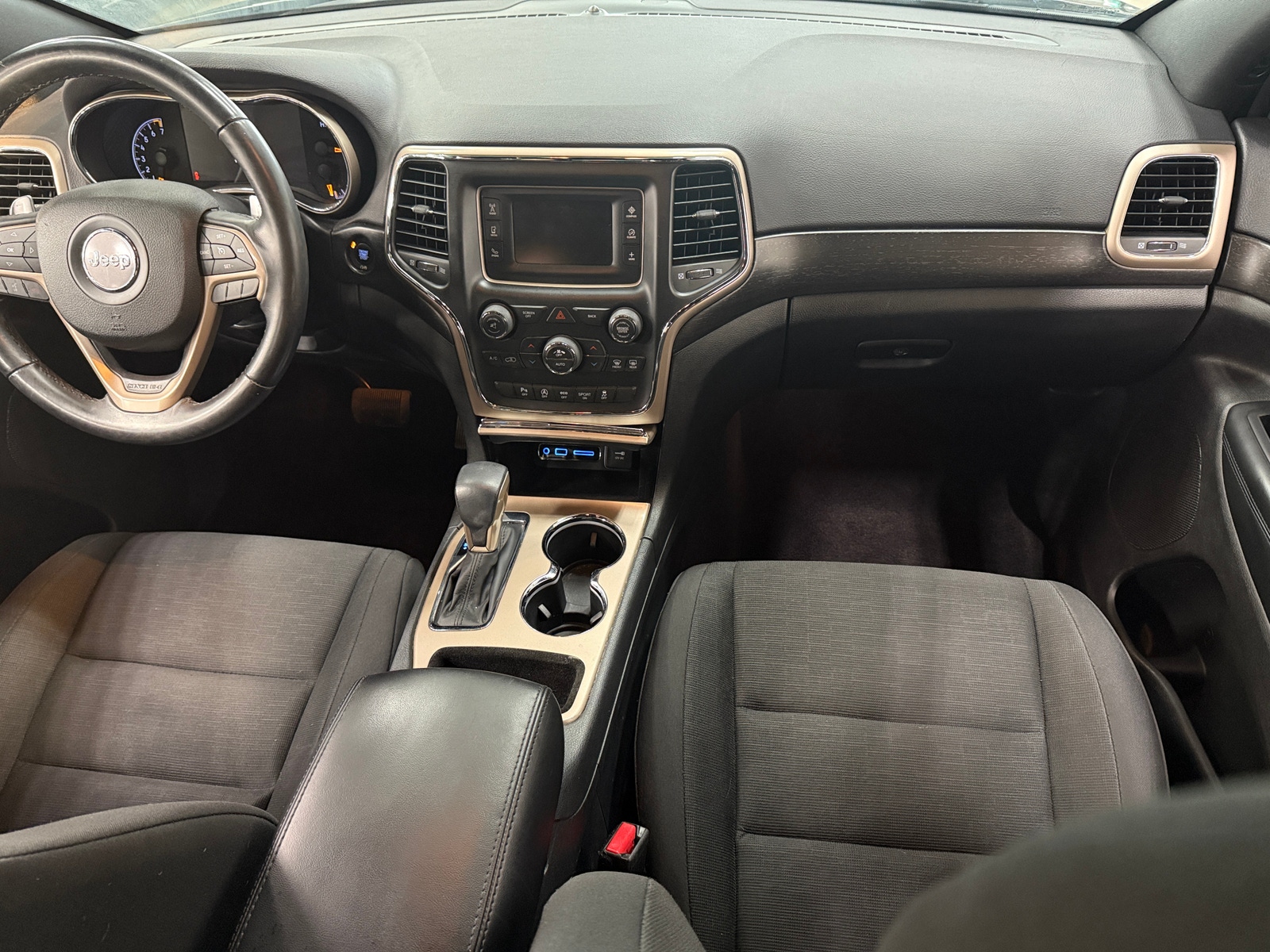 Thumbnail: 2017 Jeep Grand Cherokee - 3