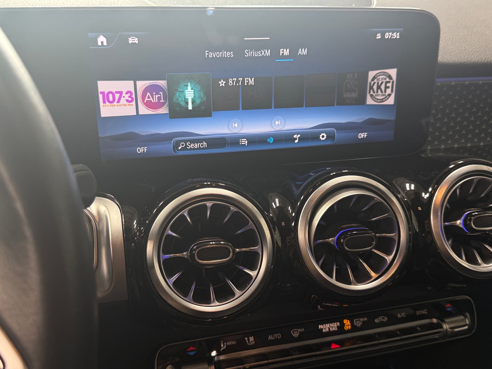 Thumbnail: 2024 Mercedes-Benz GLB - 3