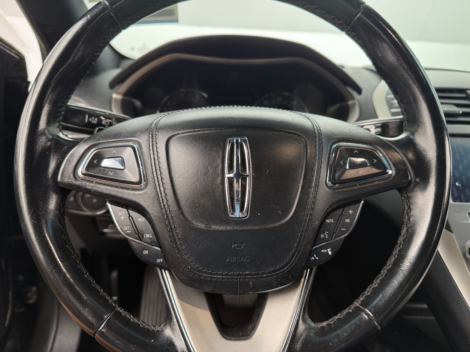 Thumbnail: 2019 Lincoln MKZ - 4