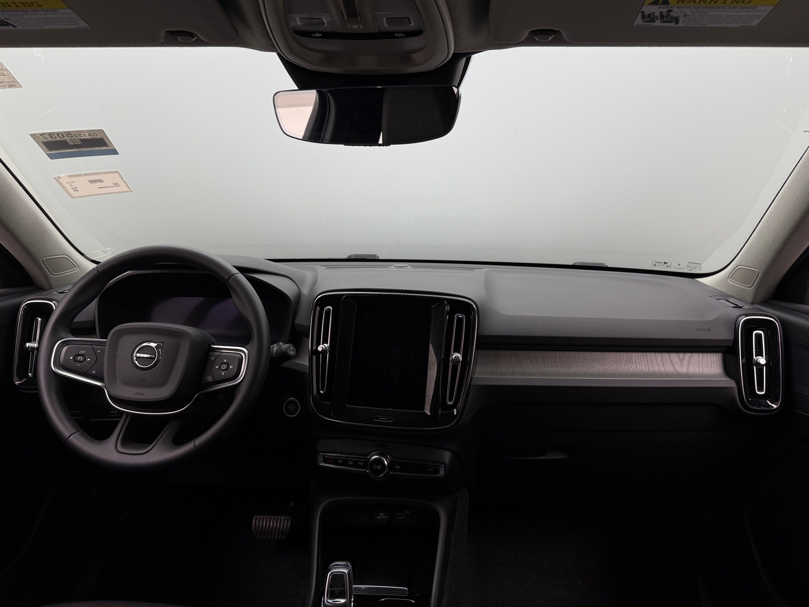 Thumbnail: 2025 Volvo XC40 - 3