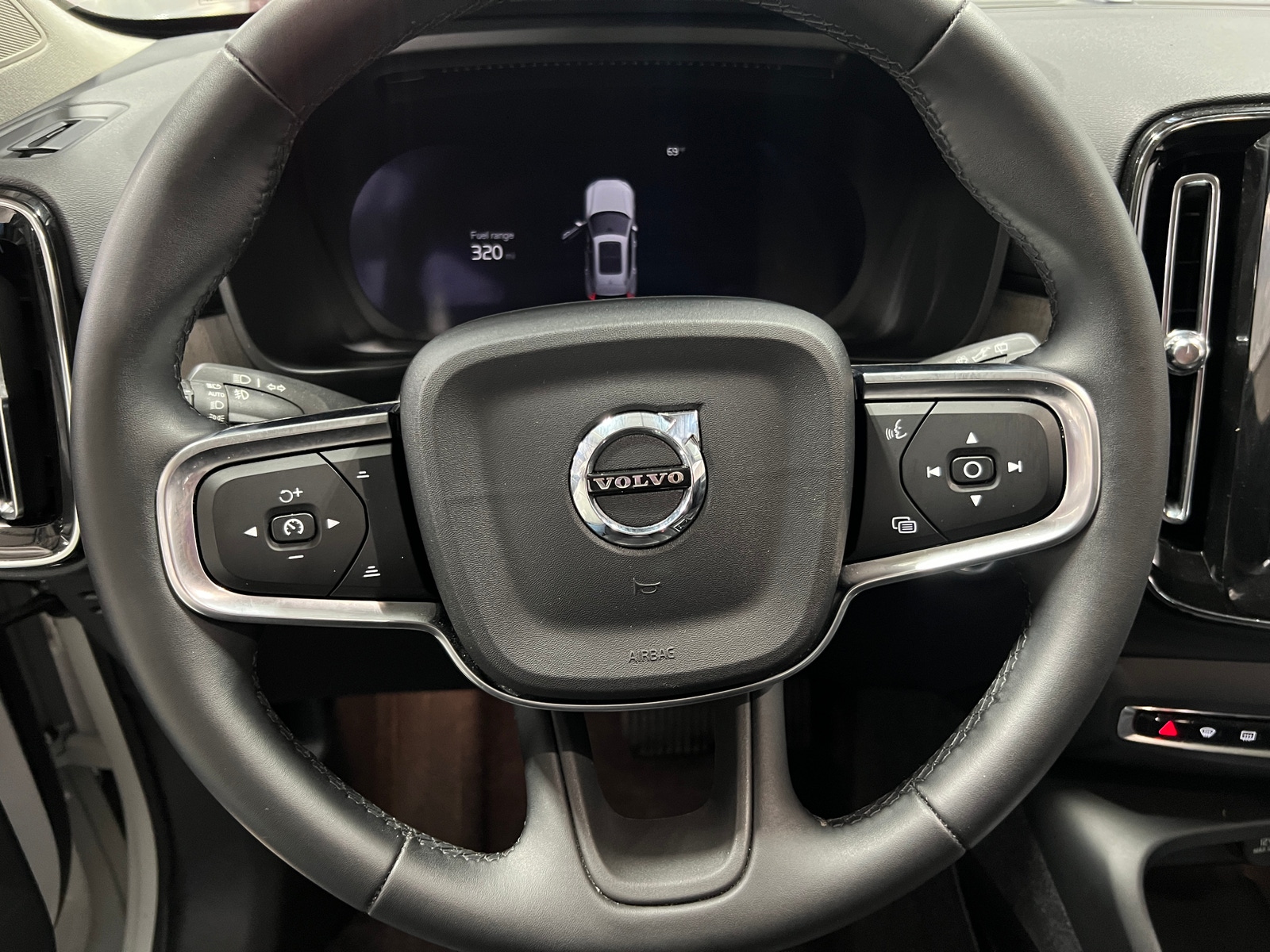 Thumbnail: 2025 Volvo XC40 - 5