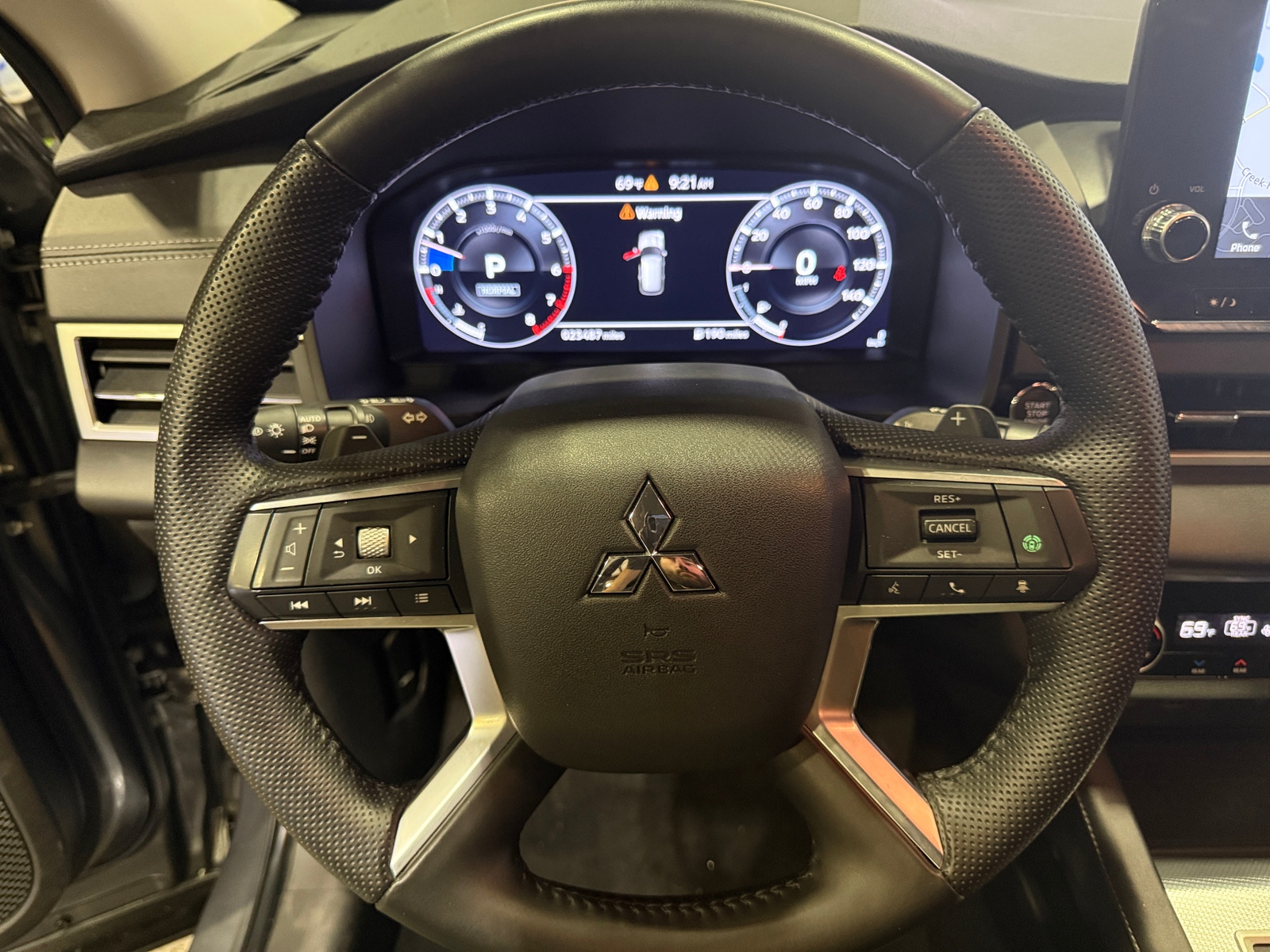 Thumbnail: 2023 Mitsubishi Outlander - 4