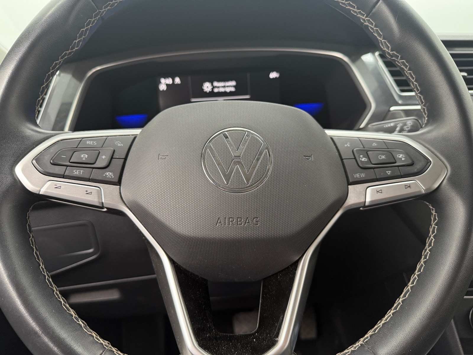 Thumbnail: 2022 Volkswagen Tiguan - 5