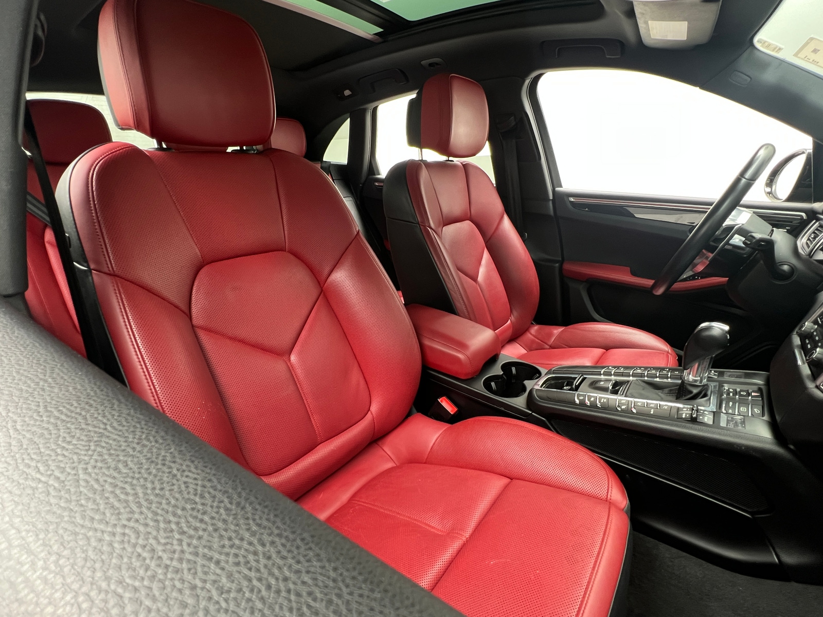 Thumbnail: 2018 Porsche Macan - 2