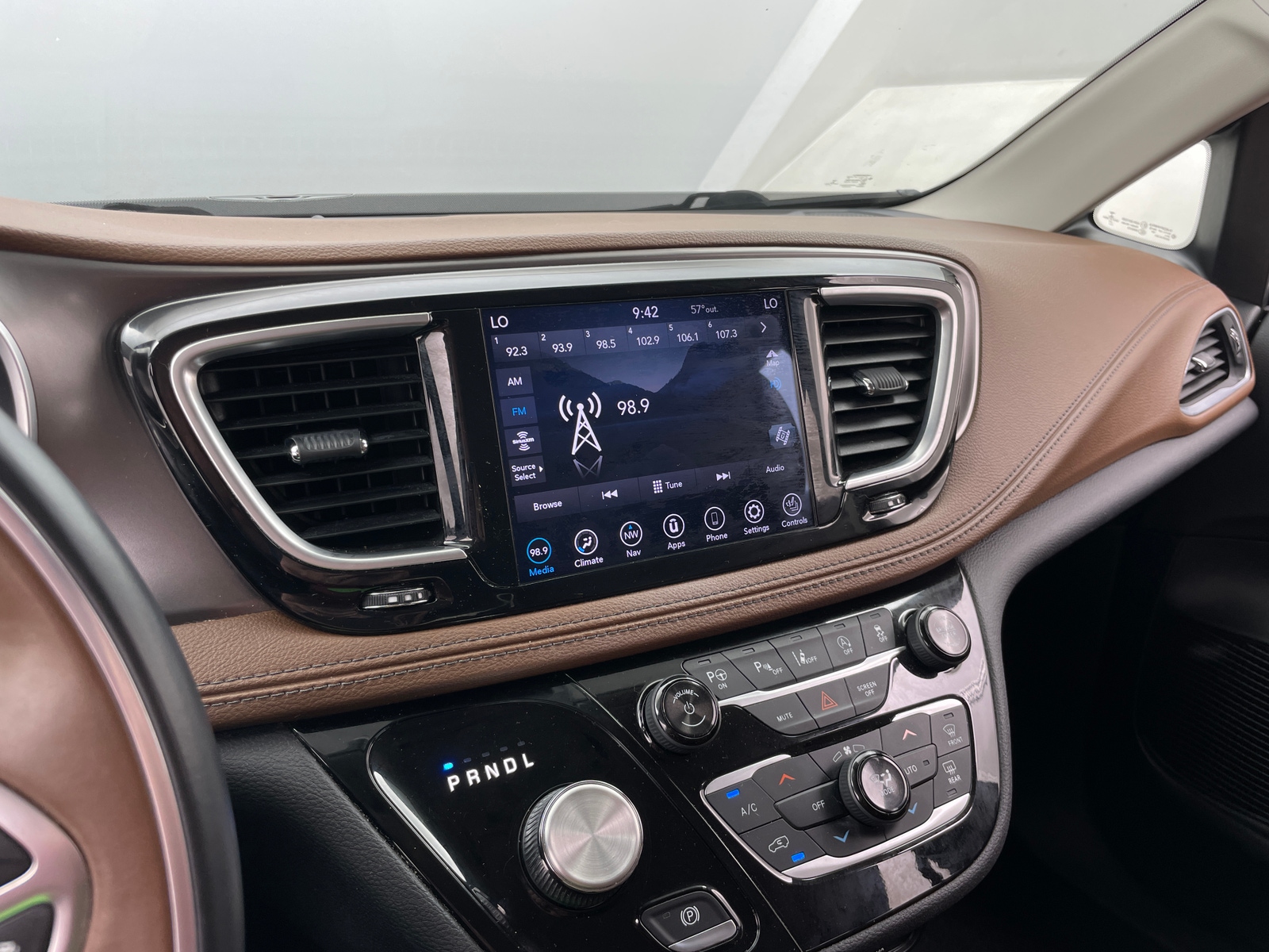 Thumbnail: 2018 Chrysler Pacifica - 3
