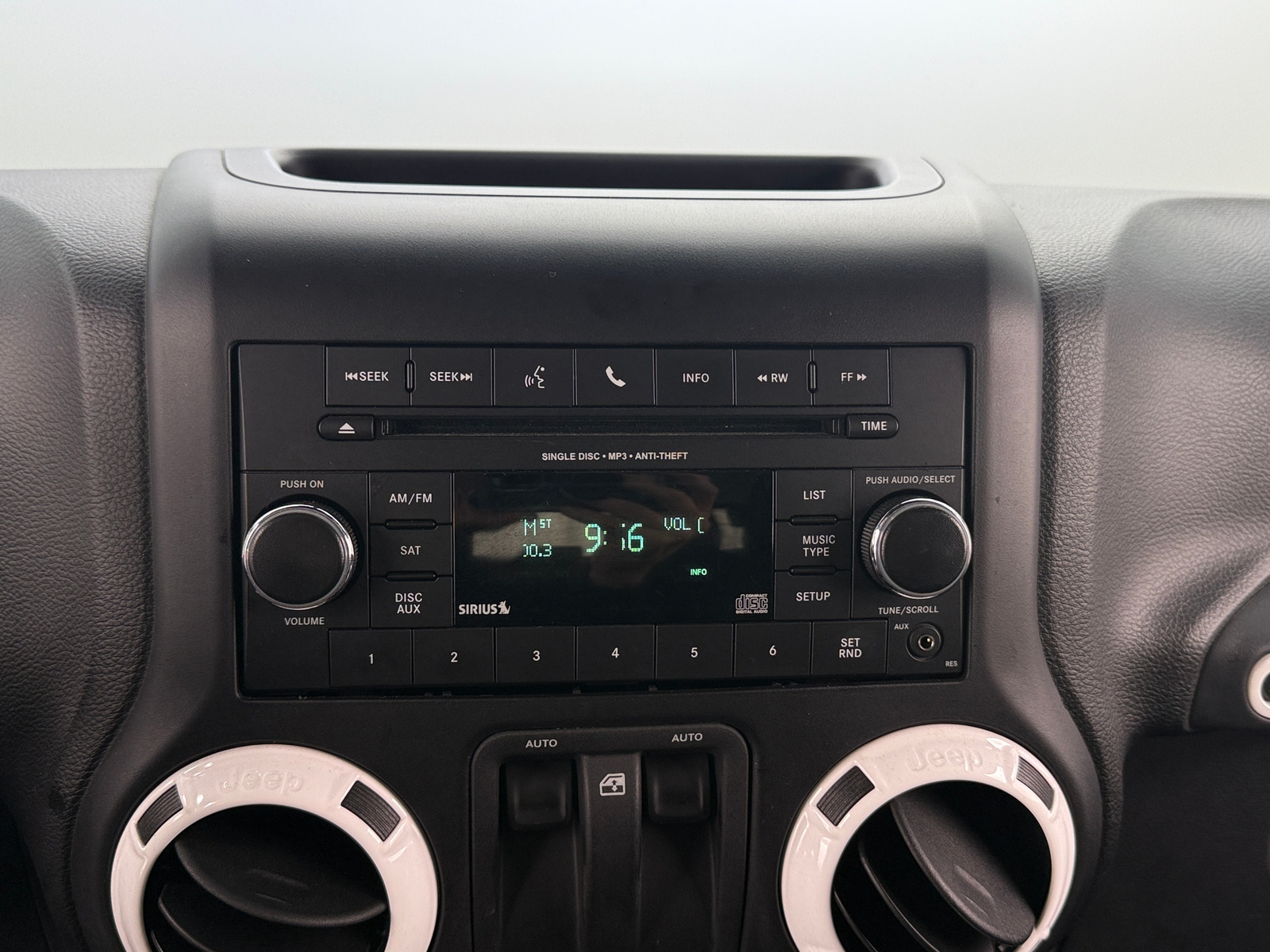 Thumbnail: 2014 Jeep Wrangler - 3