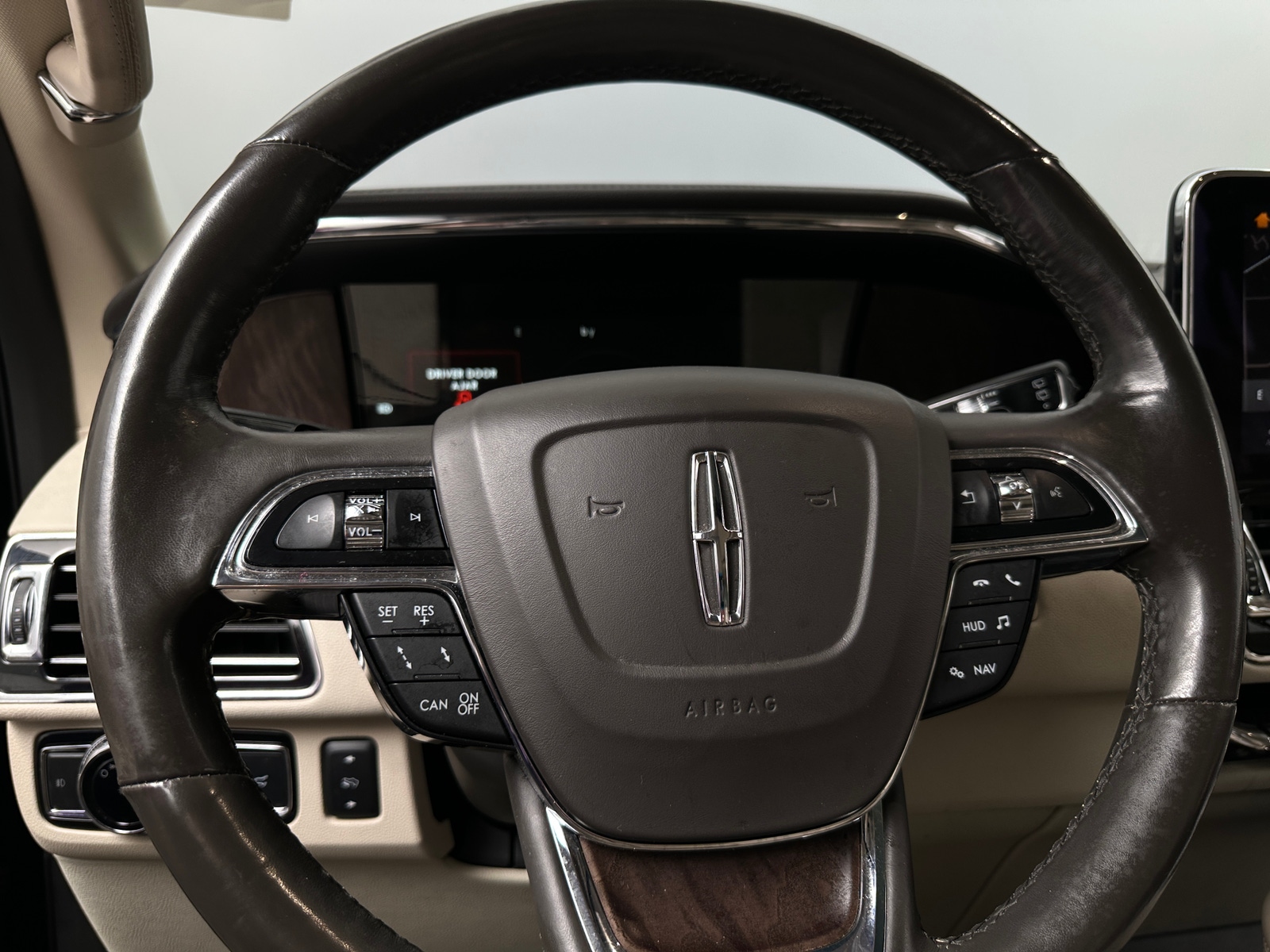Thumbnail: 2018 Lincoln Navigator - 4