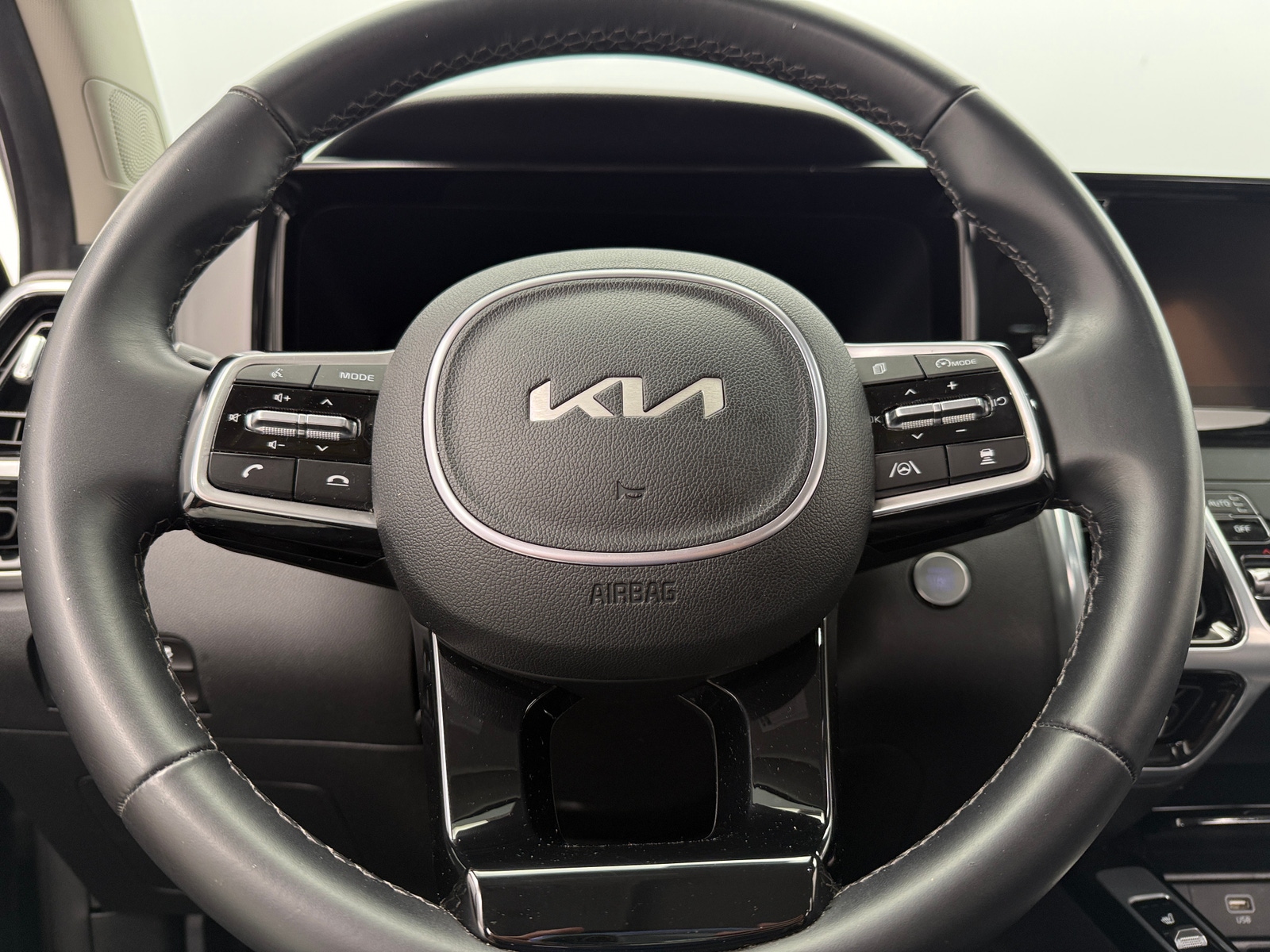 Thumbnail: 2023 Kia Sorento - 4