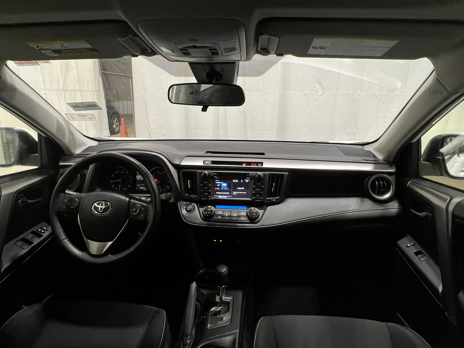 Thumbnail: 2018 Toyota RAV4 - 3