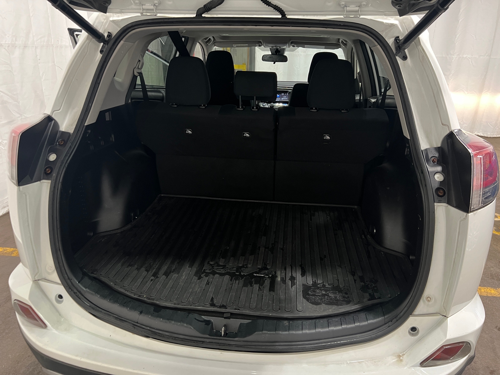 Thumbnail: 2018 Toyota RAV4 - 7
