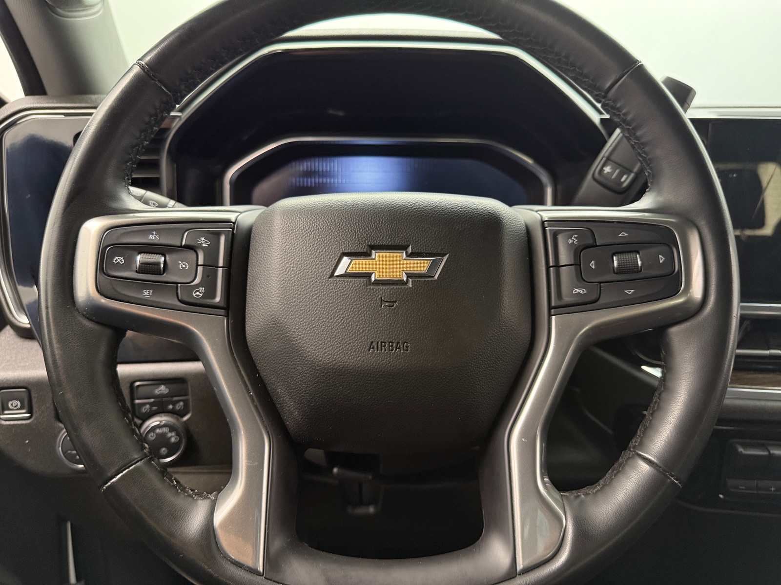 Thumbnail: 2025 Chevrolet Silverado 1500 - 5