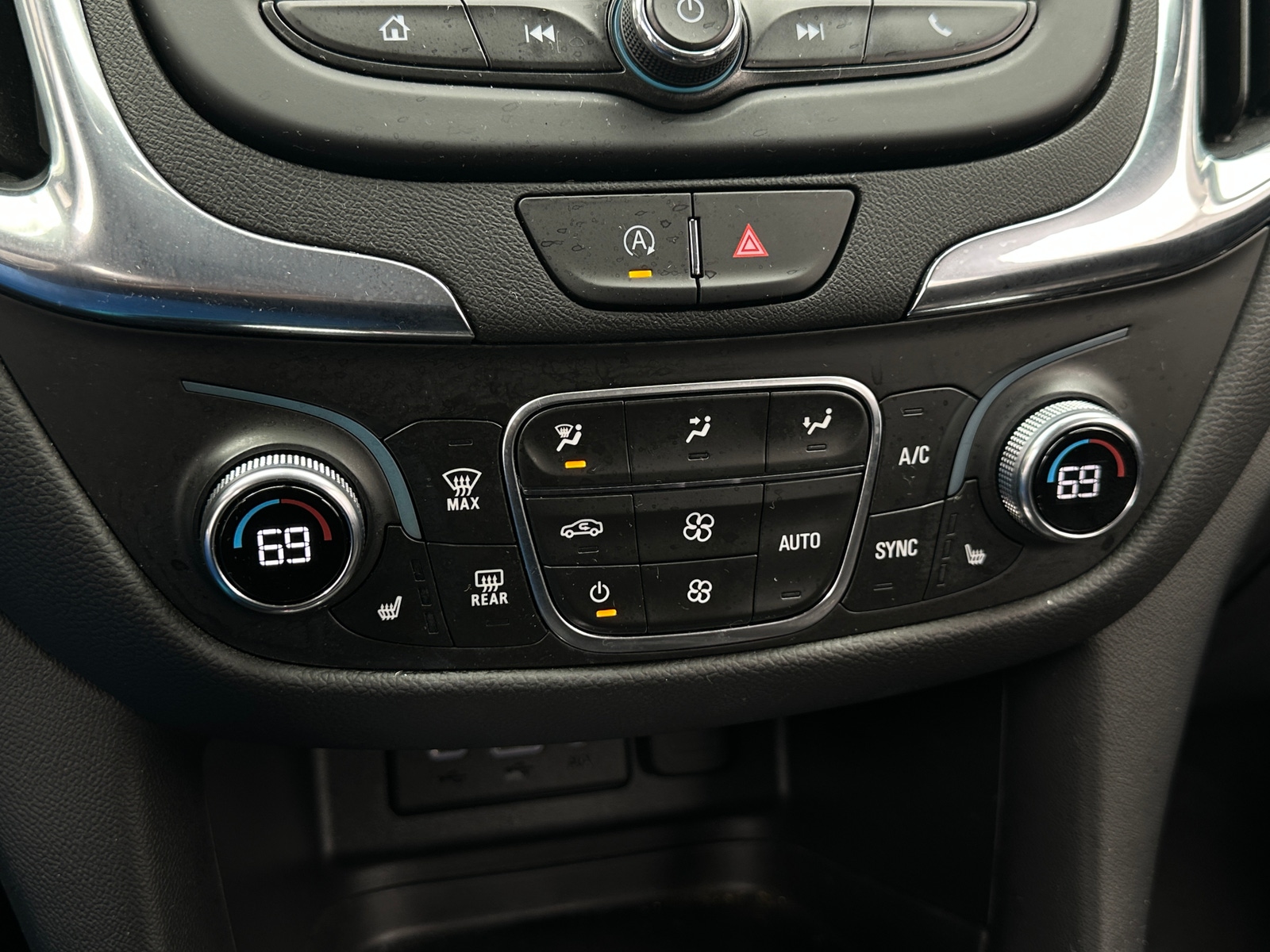 Thumbnail: 2023 Chevrolet Equinox - 4