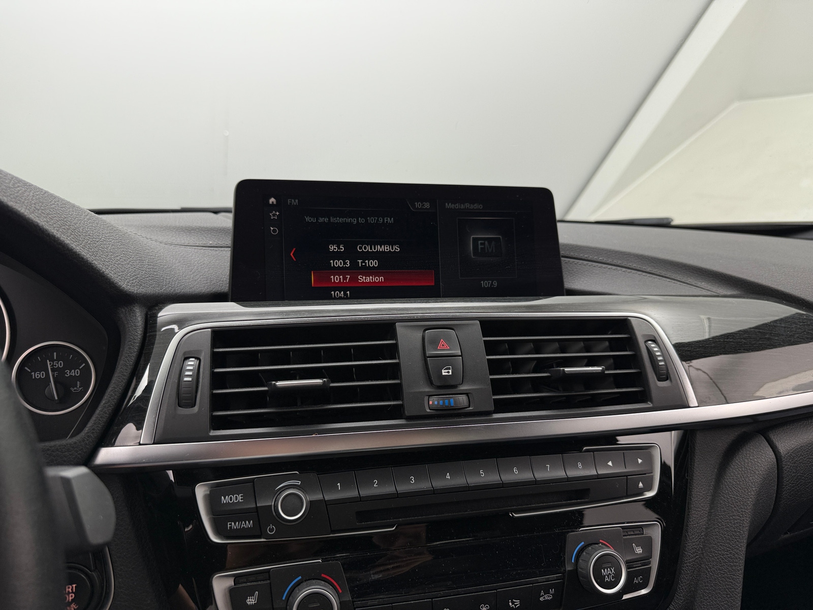 Thumbnail: 2018 BMW 3 Series - 3