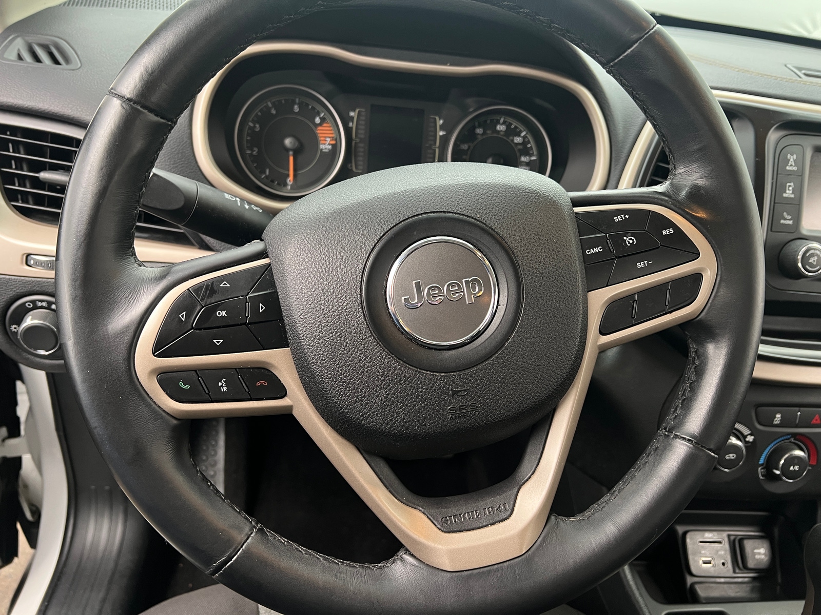 Thumbnail: 2017 Jeep Cherokee - 5