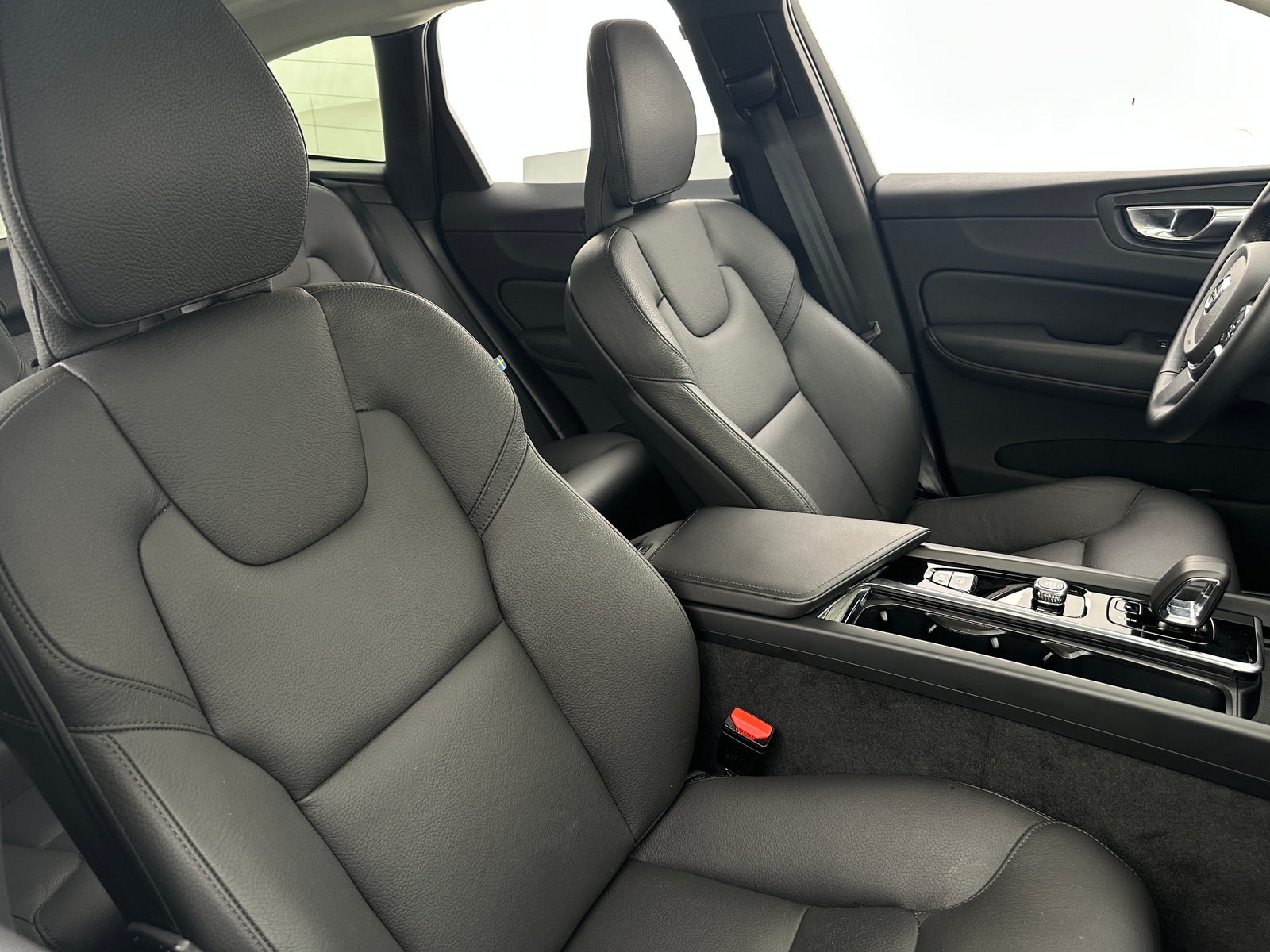 Thumbnail: 2025 Volvo XC60 - 2