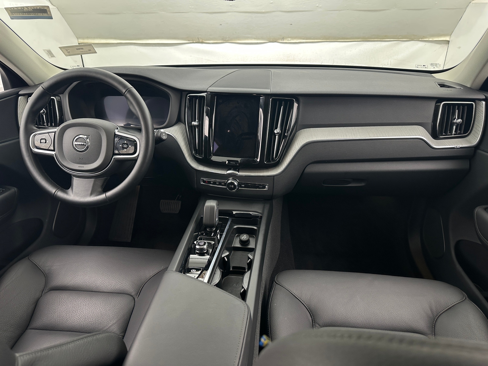 Thumbnail: 2025 Volvo XC60 - 3