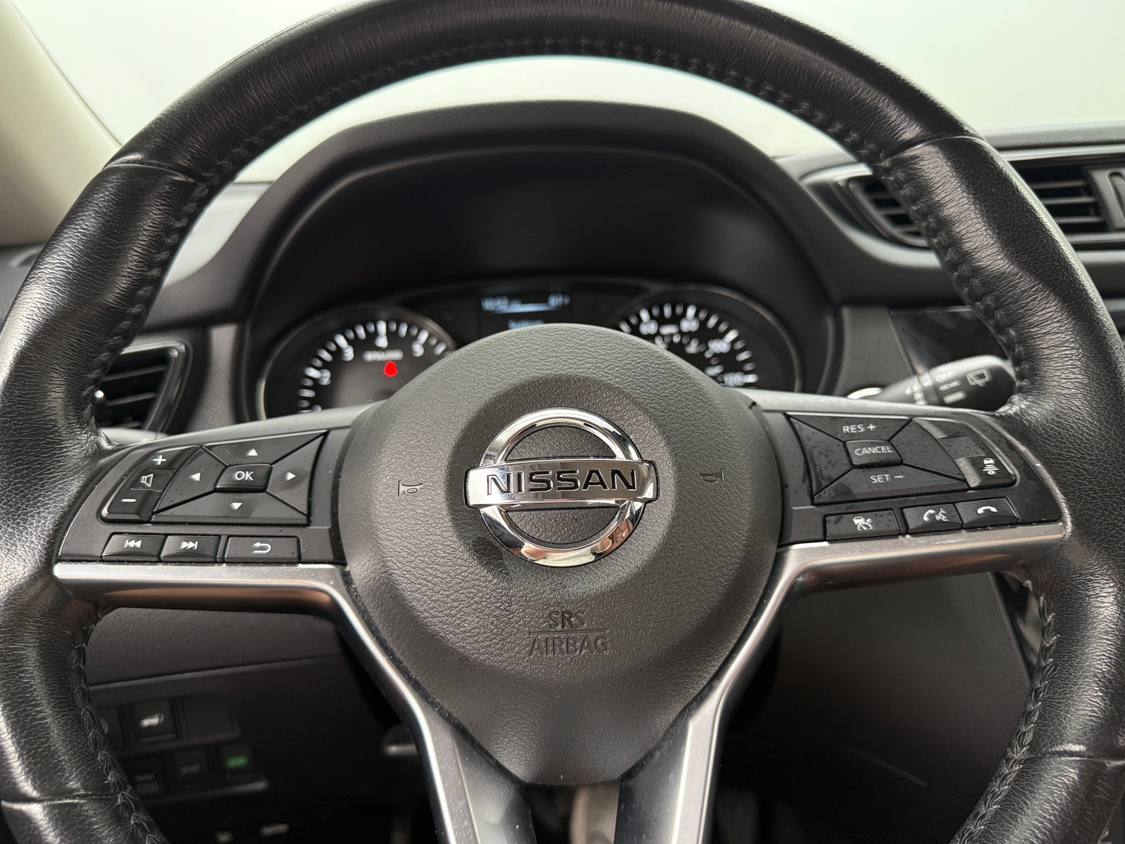 Thumbnail: 2017 Nissan Rogue - 4