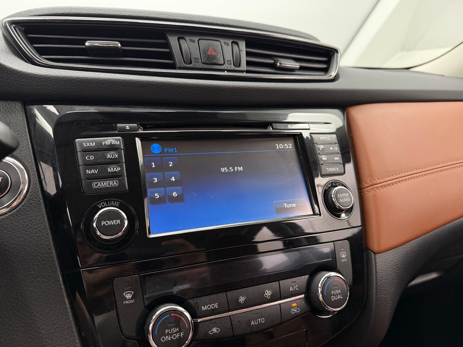 Thumbnail: 2017 Nissan Rogue - 3