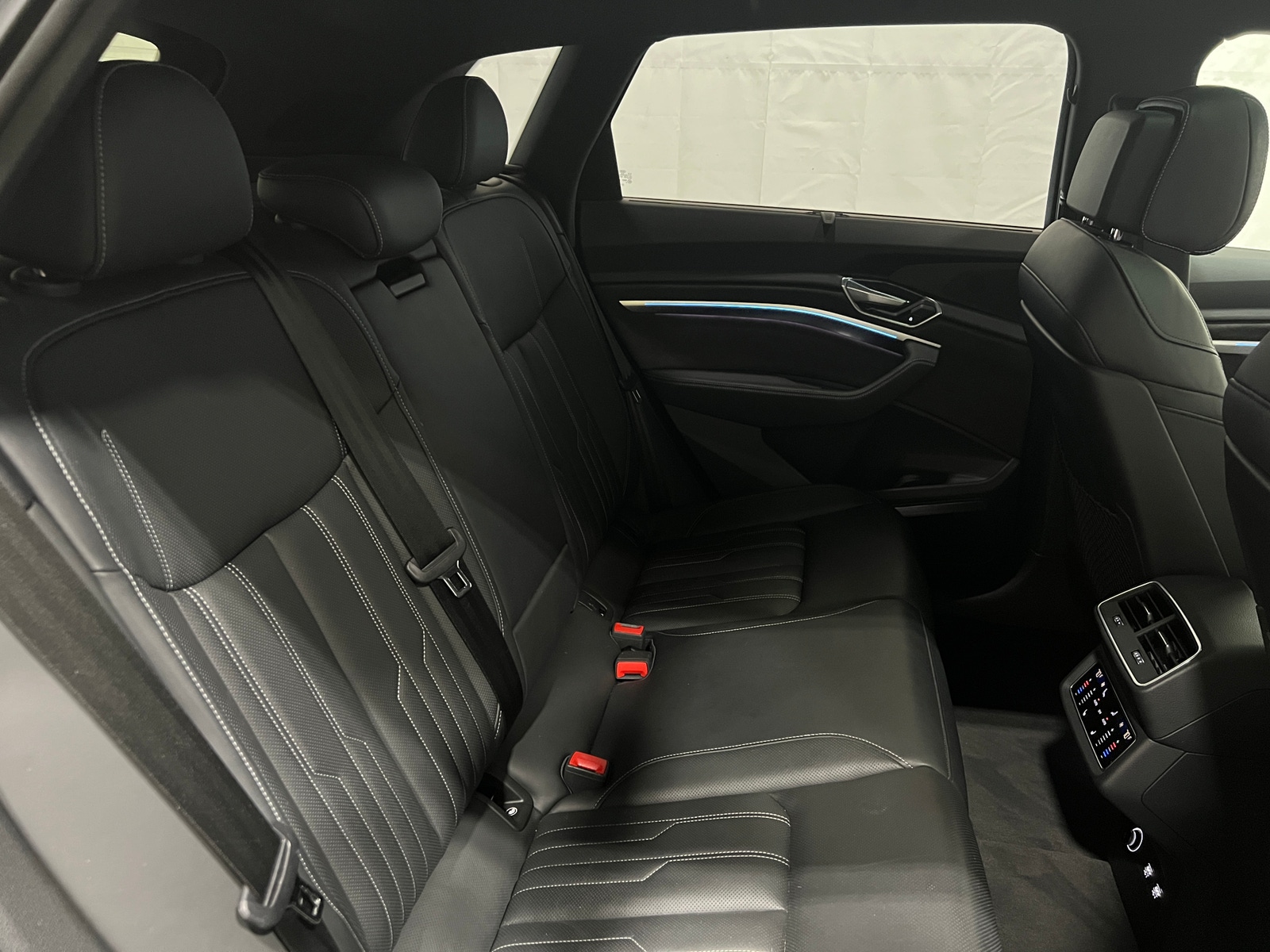 Thumbnail: 2019 Audi e-tron - 5