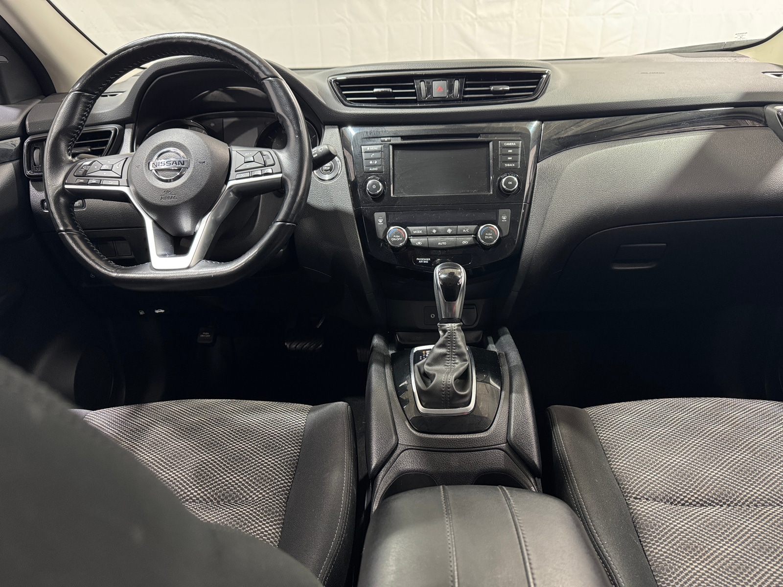 Thumbnail: 2022 Nissan Rogue Sport - 3