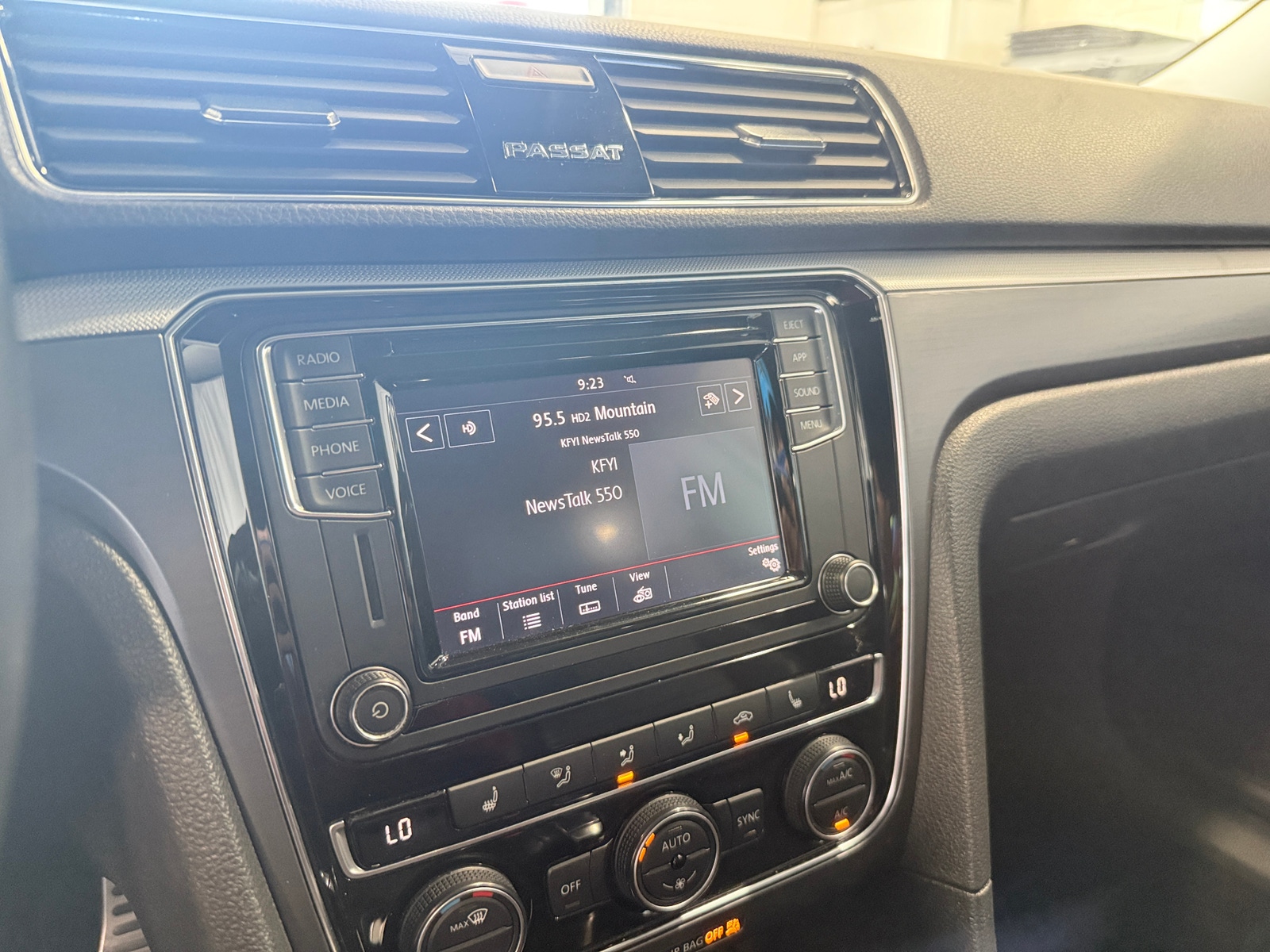 Thumbnail: 2018 Volkswagen Passat - 4