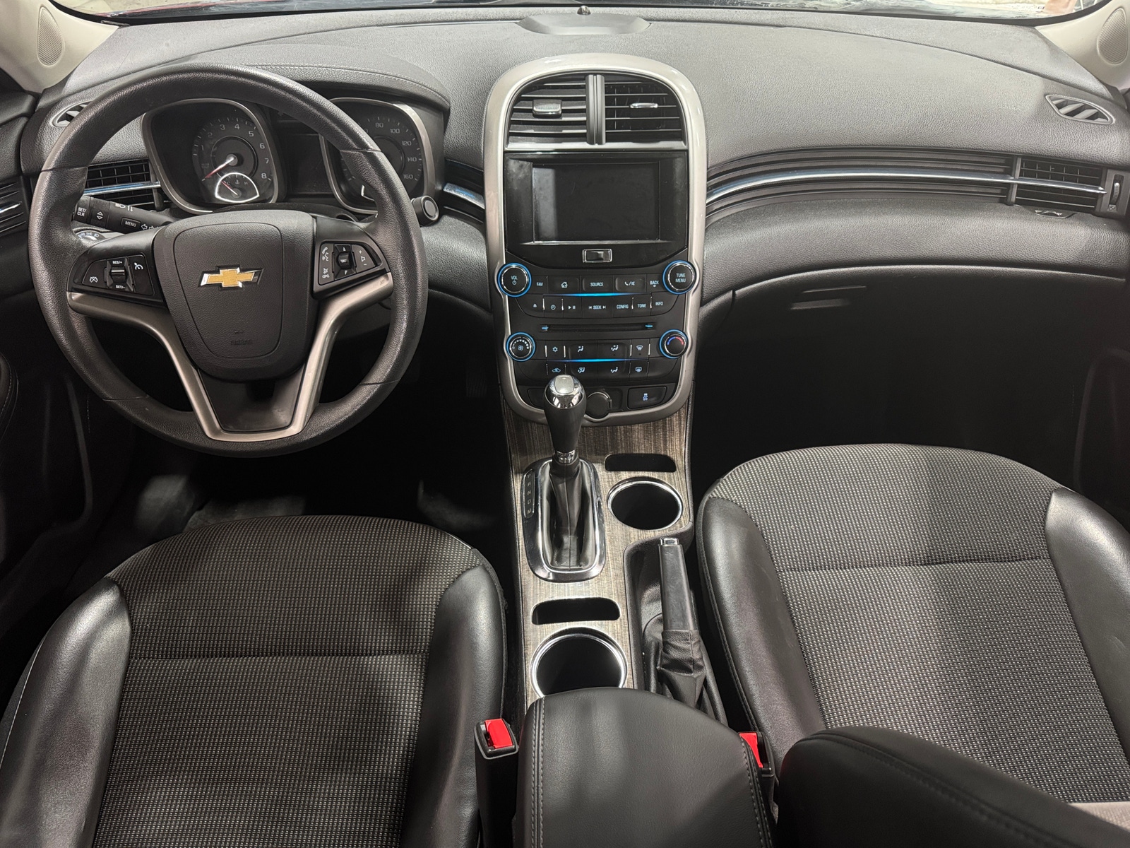 Thumbnail: 2015 Chevrolet Malibu - 3