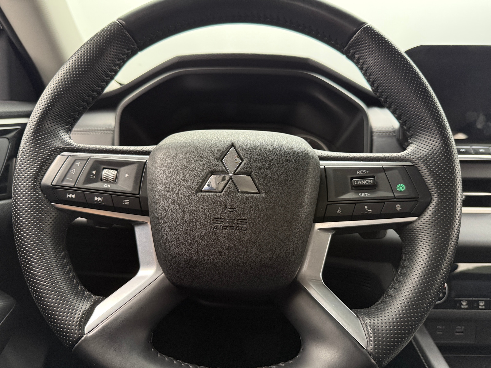 Thumbnail: 2024 Mitsubishi Outlander - 4