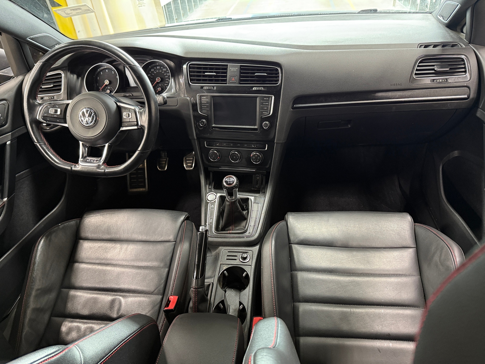 Thumbnail: 2017 Volkswagen Golf - 3