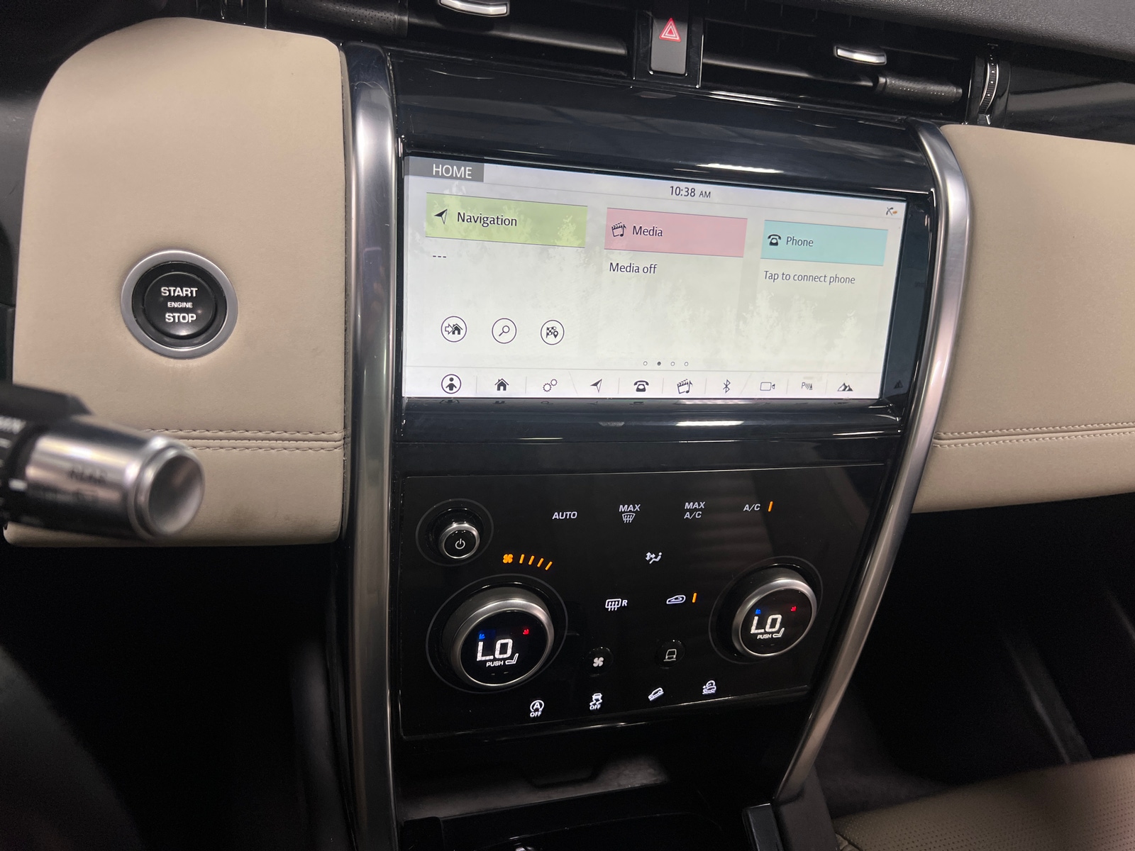 Thumbnail: 2020 Land Rover Discovery Sport - 3