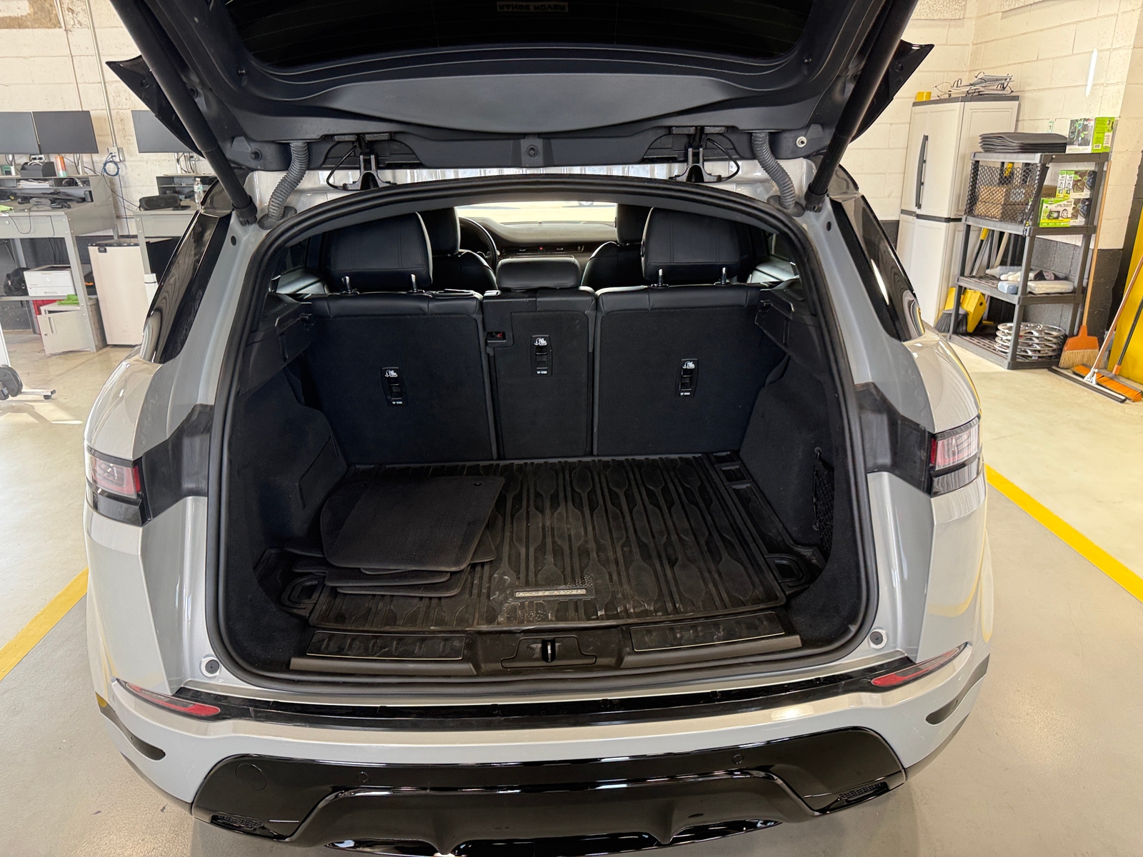 Thumbnail: 2020 Land Rover Range Rover Evoque - 6